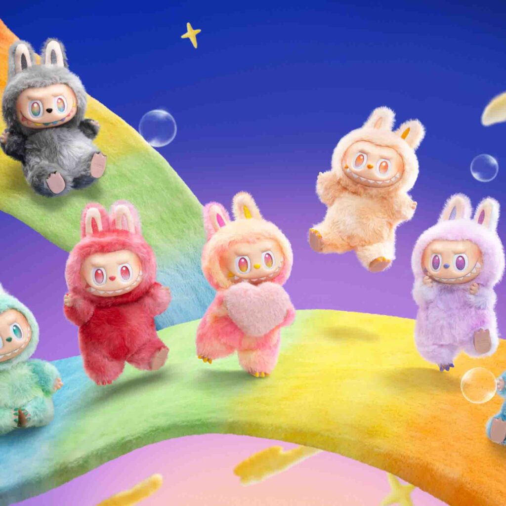 Peluches Labubu colorées sur le chemin de l'arc-en-ciel