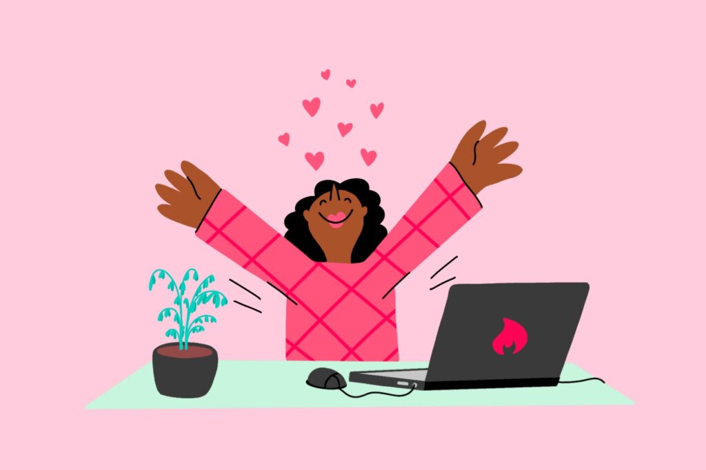 Donna felice che lavora al computer portatile con cuori sopra la testa